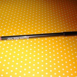 DIRTY LITTLE SECRET NIP LipLiner PALE PINK